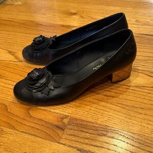 CHANEL Women's Black block Heel leather floral ballet pump 41.5